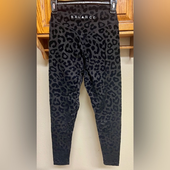 Balance Athletica Black Leopard Print Leggings EUC! - Picture 8 of 15